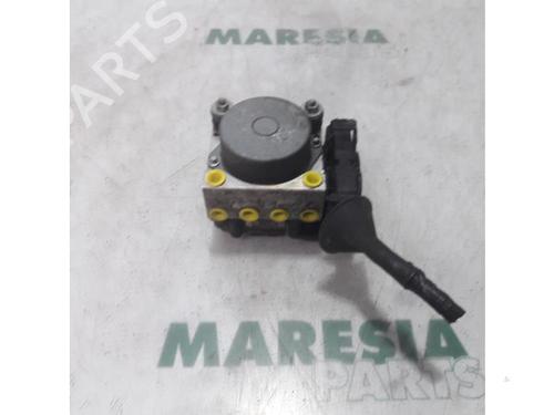 Used ABS pump RENAULT CLIO III (BR0/1, CR0/1) 1.2 16V (BR02, BR0J, BR11, CR02, CR0J, CR11) (75 hp) 31429775