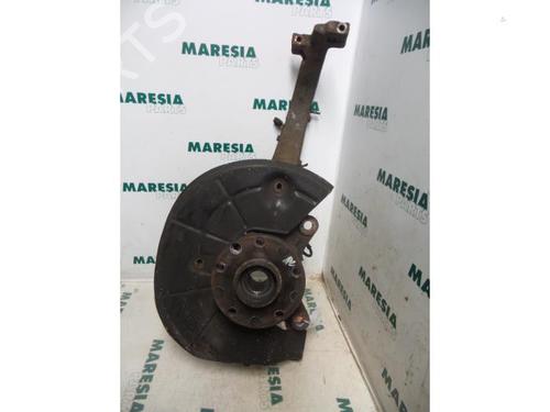 Used Right front steering knuckle LANCIA THESIS (841_) 2.0 Turbo (841AXA1B03) (185 hp) 31442407