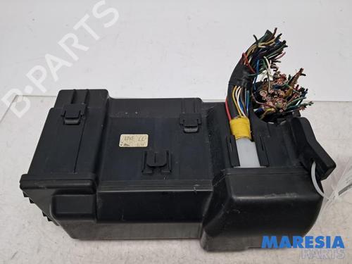 Used Fuse box Fuse box 38285070 38285070