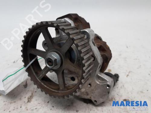 Used Fuel pump RENAULT SCÉNIC II (JM0/1_) 1.9 dCi (JM14) (131 hp) 31503442