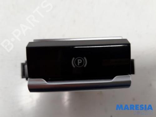 switch-citroen-c4-grand-picasso-ii-da_-de_-2013-31438247 main image