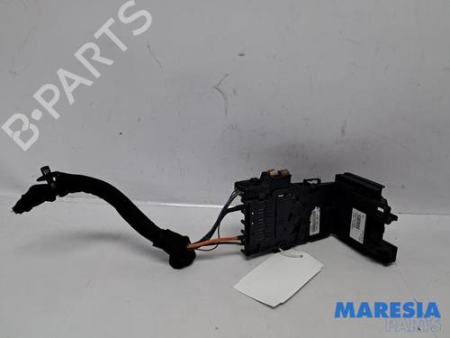 Used Fuse box PEUGEOT 5008 (0U_, 0E_) 1.6 16V (156 hp) 31512396