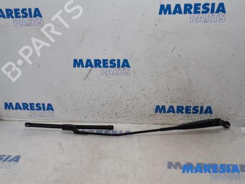 front-windshield-wiper-arm-fiat-500-312_-2007-31452605 main image