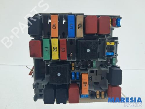 Used Fuse box Fuse box 37875465 37875465