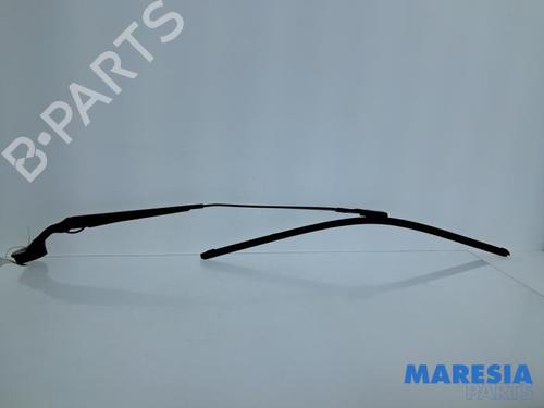 Used Front windshield wiper arm Front windshield wiper arm 37241590 37241590