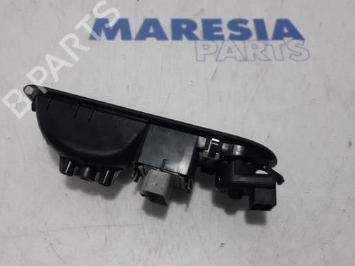 Used Switch RENAULT CLIO III Hatchback Van (SB_, SR_) 1.5 dCi (68 hp) 31399878