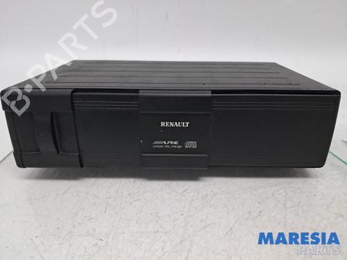 Used Electronic module RENAULT ESPACE IV (JK0/1_) 2.0 Turbo (JK0A, JK0B, JK0N) (163 hp) 31452607