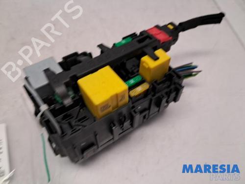 Used Fuse box PEUGEOT 308 SW II (LC_, LJ_, LR_, LX_, L4_) 1.6 BlueHDi 120 (120 hp) 31452464