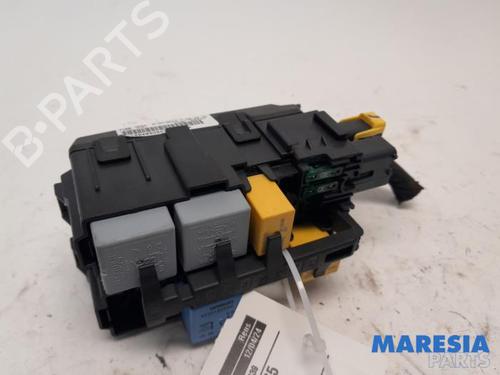 Used Fuse box PEUGEOT 308 SW II (LC_, LJ_, LR_, LX_, L4_) 1.6 HDi 92 (92 hp) 31473944