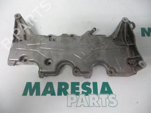 Used Valve cover RENAULT SCÉNIC II (JM0/1_) 2.0 (JM05, JM0U, JM1N, JM1U, JM2V) (135 hp) 31423052