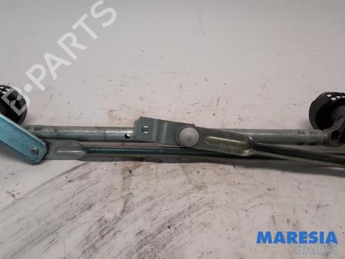 Used Front wipers mechanism RENAULT KADJAR (HA_, HL_) 1.6 TCe 165 (HLMH) (163 hp) 31516075