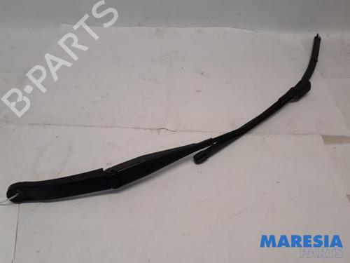 front-windshield-wiper-arm-alfa-romeo-giulietta-940_-2010-2011-2012-2013-2014-2015-2016-2017-2018-2019-2020-31387360 main image