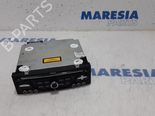 Used Radio PEUGEOT 5008 (0U_, 0E_) 1.6 16V (120 hp) 31447737