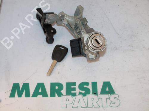 Used Ignition barrel FIAT GRANDE PUNTO (199_) 1.4 (199AXB11, 199AXB1A, 199BXB1A, 199AXL1A) (77 hp) 31479157