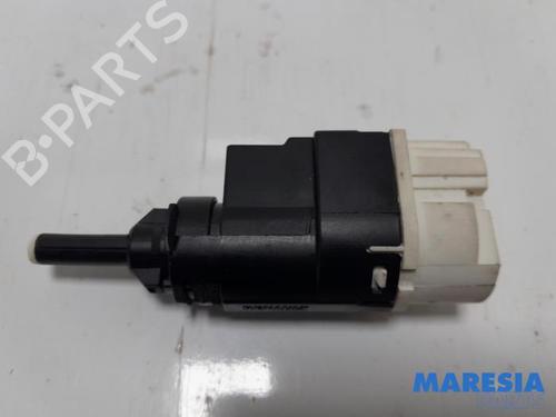 Used Switch DACIA SANDERO II TCe 90 (B8M1, B8MA, B8AC) (90 hp) 31471271