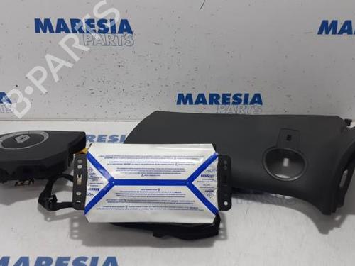 Used Driver airbag RENAULT ESPACE IV (JK0/1_) 2.0 (JK0A, JK1D, JK0N) (170 hp) 31439634