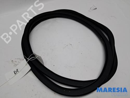 Used Rubber door seal Rubber door seal PEUGEOT 208 II (UB_, UP_, UW_, UJ_) 1.2 PureTech 100 (101 hp) 40235557 40235557