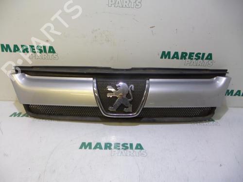 Used Grille PEUGEOT BOXER Bus (244, Z_) 2.8 HDi (128 hp) 31490934