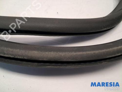 Rubber door seal ALFA ROMEO GIULIA (952_) 2.2 D (952AEM250, 952AEA250) | BP31471100C142