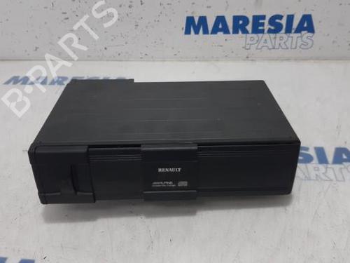 Used Electronic module RENAULT GRAND SCÉNIC II (JM0/1_) 2.0 (135 hp) 31386717