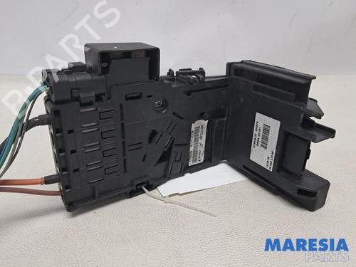 Used Fuse box PEUGEOT 3008 I MPV (0U_) 1.6 THP (150 hp) 31816488