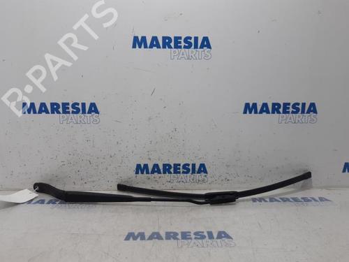 front-windshield-wiper-arm-citroen-c3-ii-sc_-2009-31536781 main image