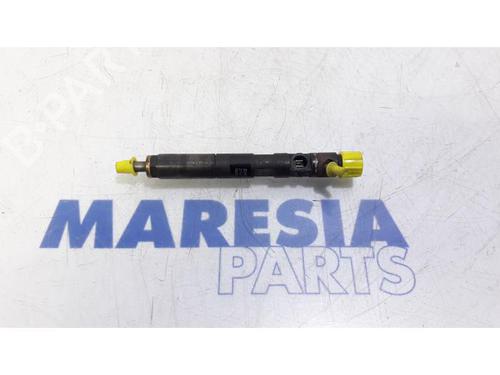 Used Injector RENAULT CLIO III (BR0/1, CR0/1) 1.5 dCi (88 hp) 31473948