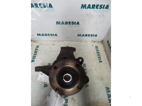 Used Right front steering knuckle PEUGEOT 206 Hatchback (2A/C) 1.4 i (75 hp) 31481875