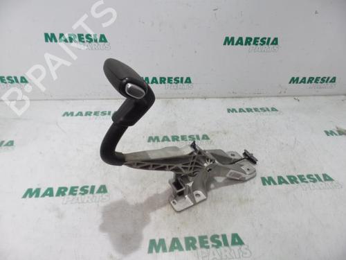 Parkbremsarm/handtak CITROËN C4 CACTUS 1.2 VTi 82 (82 hp) 31526140