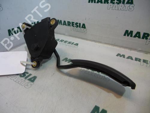 electronic-module-renault-megane-ii-estate-km01_-2003-2004-2005-2006-2007-2008-2009-2010-2011-2012-31386716 main image