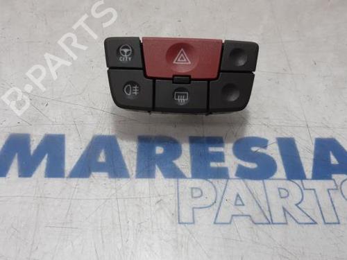 Used Warning switch FIAT PANDA (169_) 1.2 (169AXF2A, 169AXF1A) (69 hp) 31519273