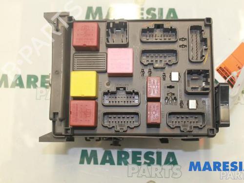 Used Fuse box RENAULT LAGUNA II Grandtour (KG0/1_) 1.8 16V (121 hp) 31441554