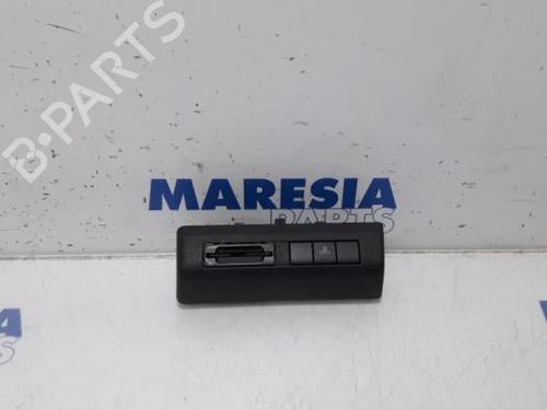 Used Switch PEUGEOT 5008 (0U_, 0E_) 1.6 HDi (110 hp) 31447055