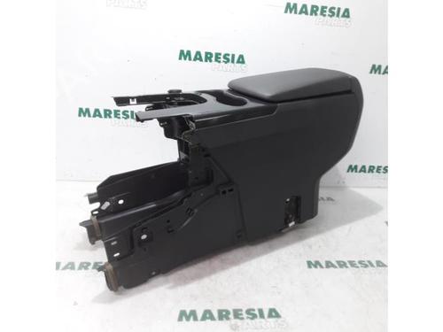 Used Armrest / Center console PEUGEOT 3008 I MPV (0U_) 1.6 HDi (109 hp) 31506111
