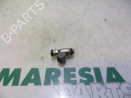 injector-fiat-punto-188_-1999-2000-2001-2002-2003-2004-2005-2006-2007-2008-2009-2010-2011-2012-31529853 main image