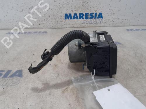 Used ABS pump PEUGEOT 107 (PM_, PN_) 1.0 (68 hp) 31389985