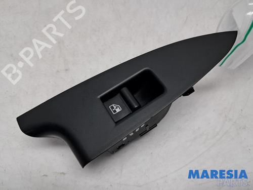 switch-alfa-romeo-giulietta-940_-2010-2011-2012-2013-2014-2015-2016-2017-2018-2019-2020-31430740 main image