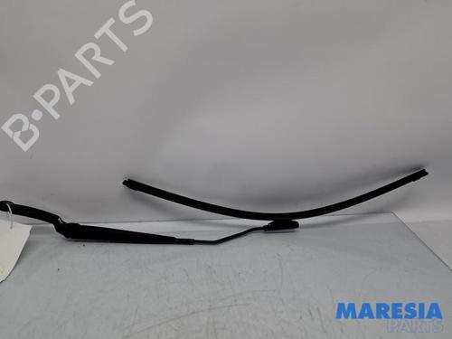 Used Front windshield wiper arm RENAULT CLIO IV Grandtour (KH_) 0.9 TCe 90 (90 hp) 31414702