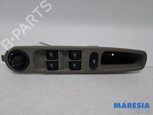 Used Switch RENAULT ZOE Hatchback Van (BFM_) Electric (BFME) (92 hp) 31498754