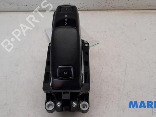 Used Gear lever PEUGEOT 3008 II SUV (MC_, MR_, MJ_, M4_) 1.2 THP/ PureTech 130 (MRHNSM, MRHNSU, MRHNSJ, MRHNYW,... (131 hp) 31419503