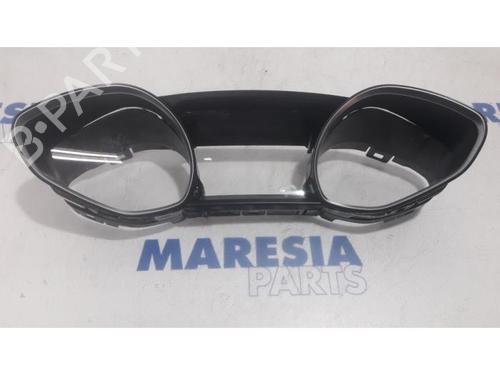 Used Instrument cluster PEUGEOT 308 SW II (LC_, LJ_, LR_, LX_, L4_) 1.6 BlueHDi 120 (120 hp) 31424808