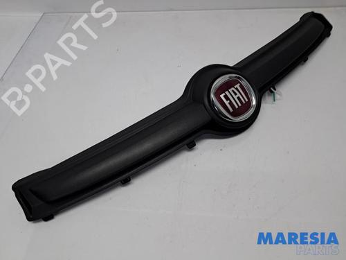 Used Grille FIAT PANDA (312_, 319_) 0.9 (312PXH1A) (65 hp) 31386142