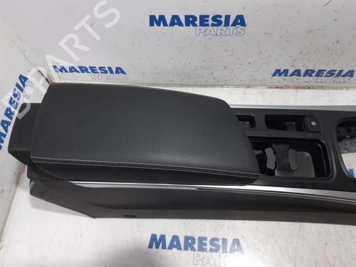 Midtkonsoll RENAULT MEGANE IV Hatchback (B9A/M/N_) 1.2 TCe 130 (B9MR) | BP31472408I22