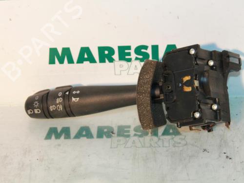 Used Steering column stalk RENAULT ESPACE III (JE0_) 2.0 (JE0A) (114 hp) 31480757