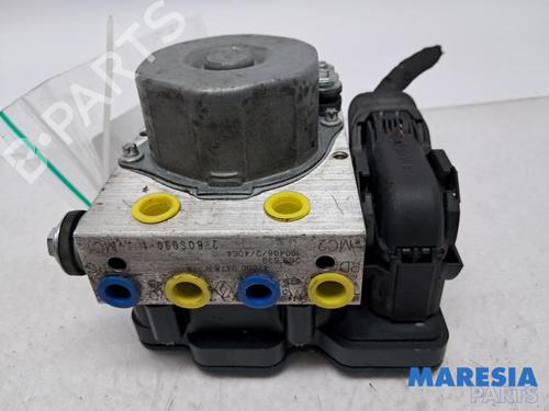 Used ABS pump RENAULT ZOE Hatchback Van (BFM_) Electric (BFME) (92 hp) 31425095