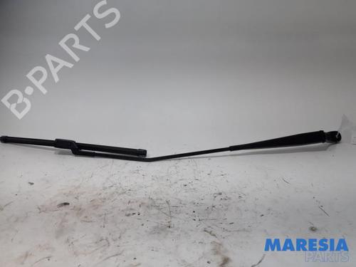 Used Front windshield wiper arm PEUGEOT 208 I (CA_, CC_) 1.2 VTI 82 (82 hp) 31515993