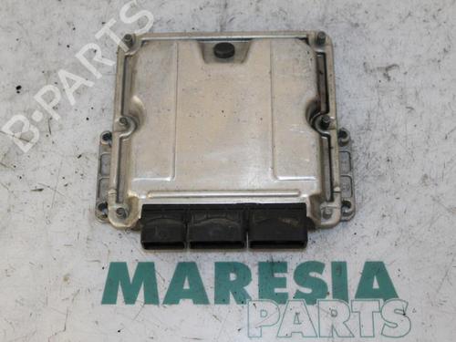 Used Engine control unit (ECU) RENAULT ESPACE III (JE0_) 2.2 dCi (JE0K) (130 hp) 31505474
