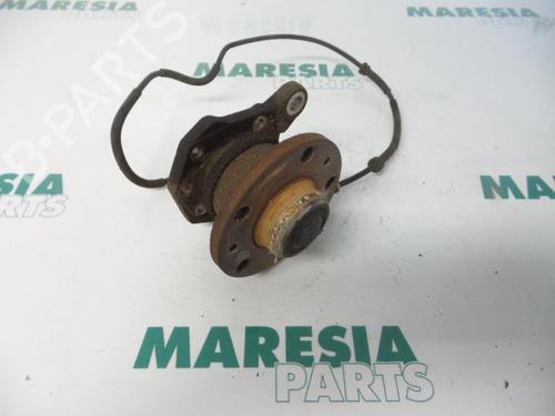Used Left rear steering knuckle RENAULT ESPACE III (JE0_) 2.0 16V (JE0N, JE0L, JE02) (140 hp) 31434605
