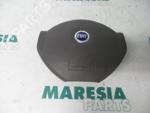 Used Driver airbag FIAT PANDA (169_) 1.2 (169.AXB11, 169.AXB1A) (60 hp) 31425707