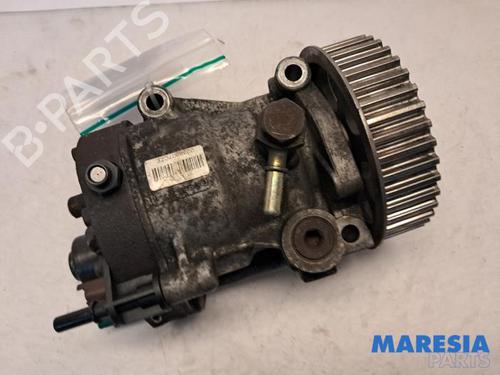 Used Fuel pump RENAULT CLIO III (BR0/1, CR0/1) 1.5 dCi (C/BR0G, C/BR1G) (68 hp) 31488934